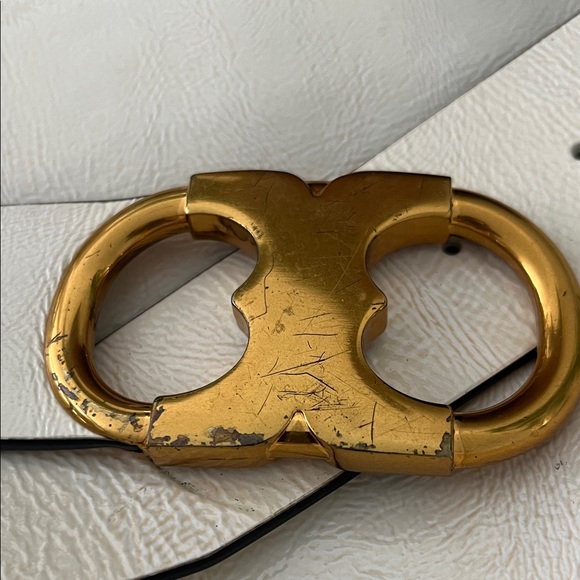 Tory Burch Cream Crossbody Bag with Gold Accent - Picture 10 of 12